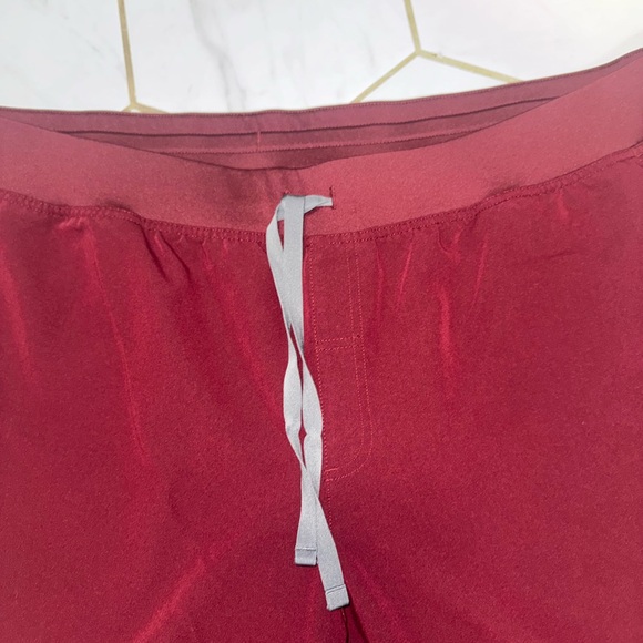 FIGS Kade Cargo Scrubs‎ Pants Burgundy Technical Collection 5XL/Tall - Picture 3 of 5